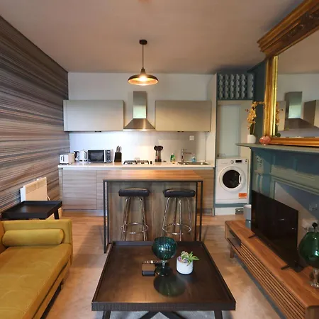 One Bedroom Ground Floor Flat In Clifton Village