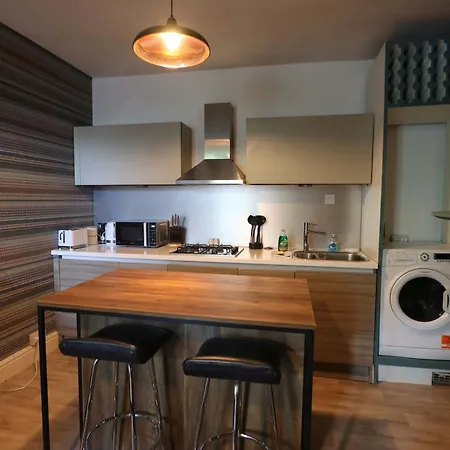 One Bedroom Ground Floor Flat In Clifton Village Apartament *