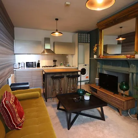 One Bedroom Ground Floor Flat In Clifton Village * Bristol